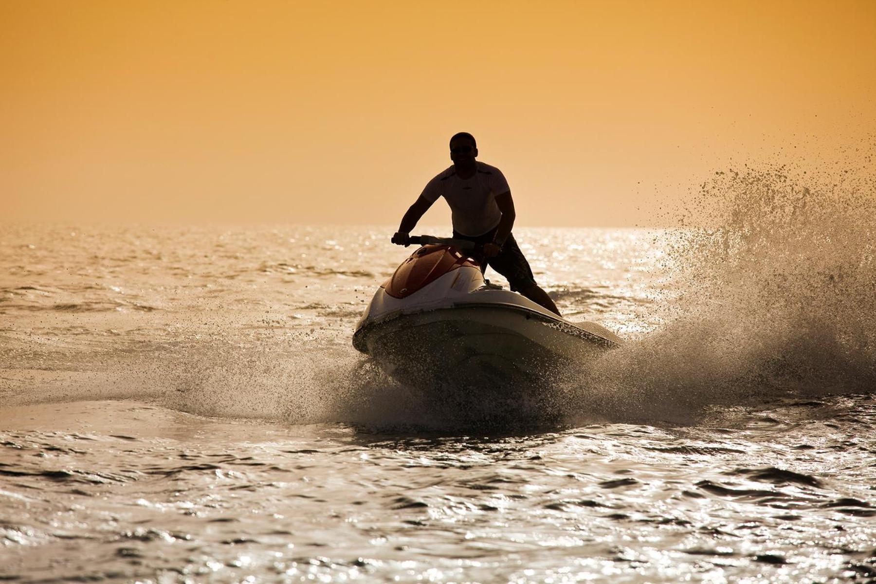 Ajman Hotel & Villas By Blazon Hotels Εξωτερικό φωτογραφία Jet skiing