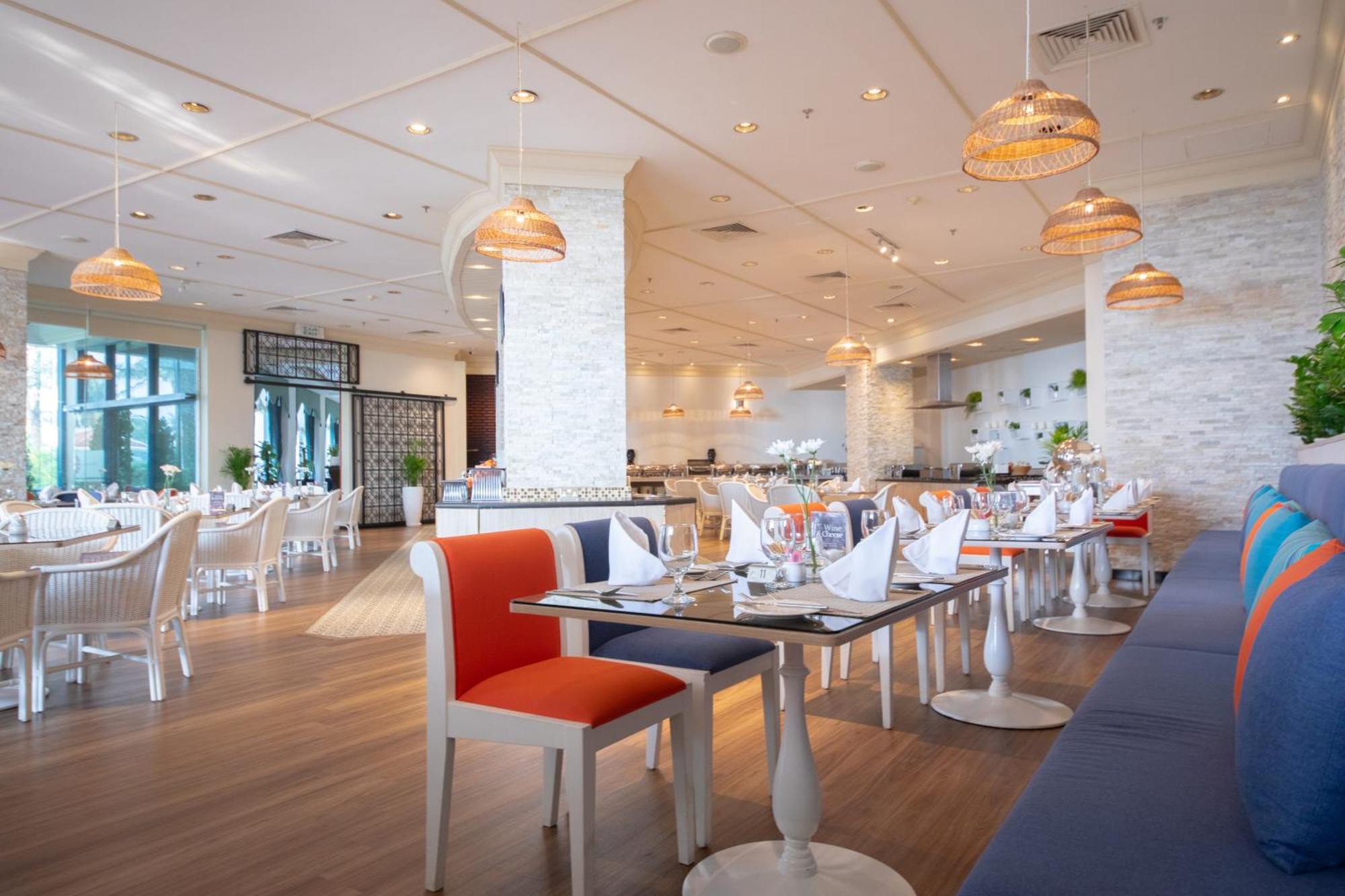Ajman Hotel & Villas By Blazon Hotels Εξωτερικό φωτογραφία The restaurant