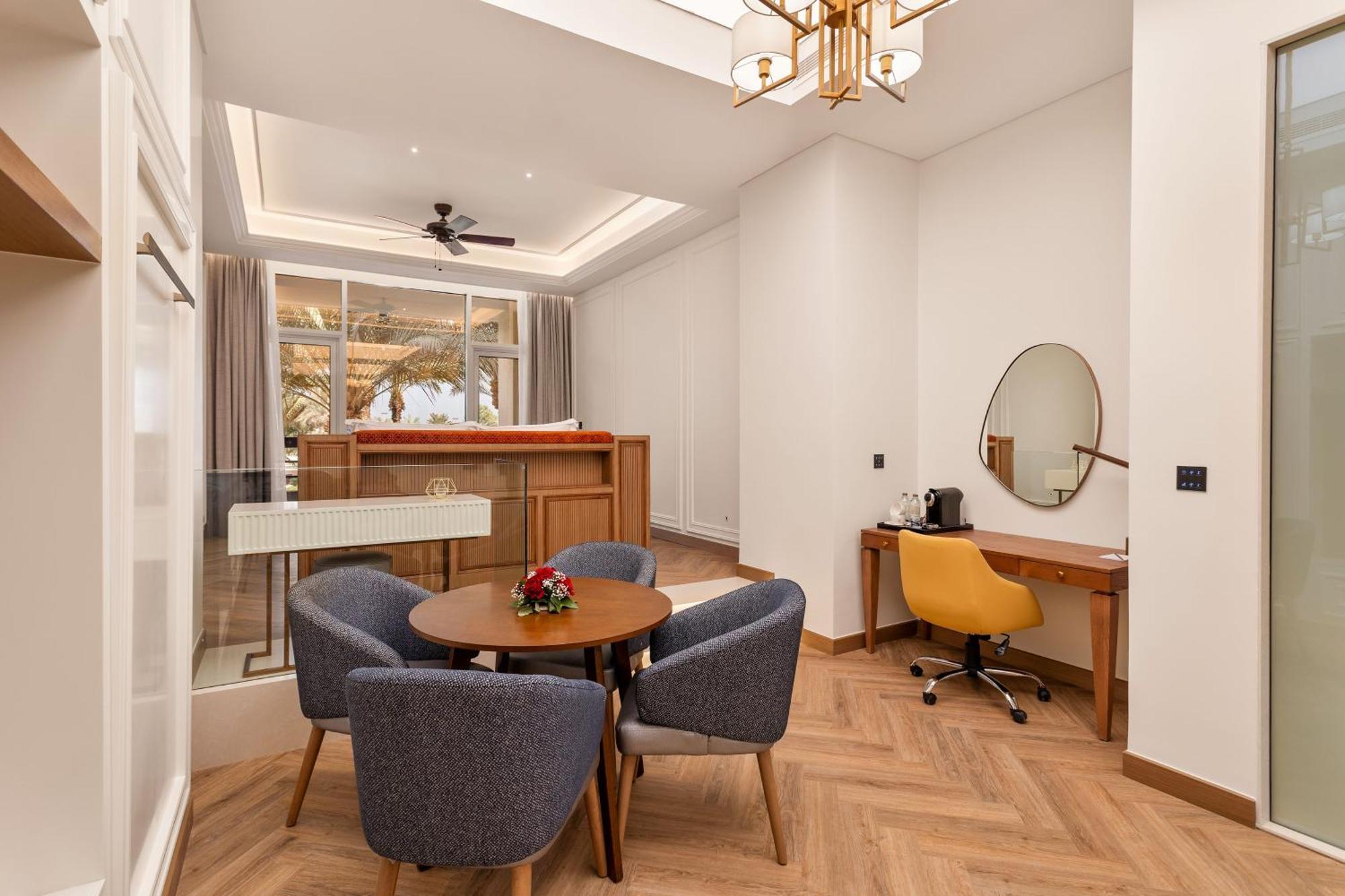 Ajman Hotel & Villas By Blazon Hotels Εξωτερικό φωτογραφία A suite at the hotel