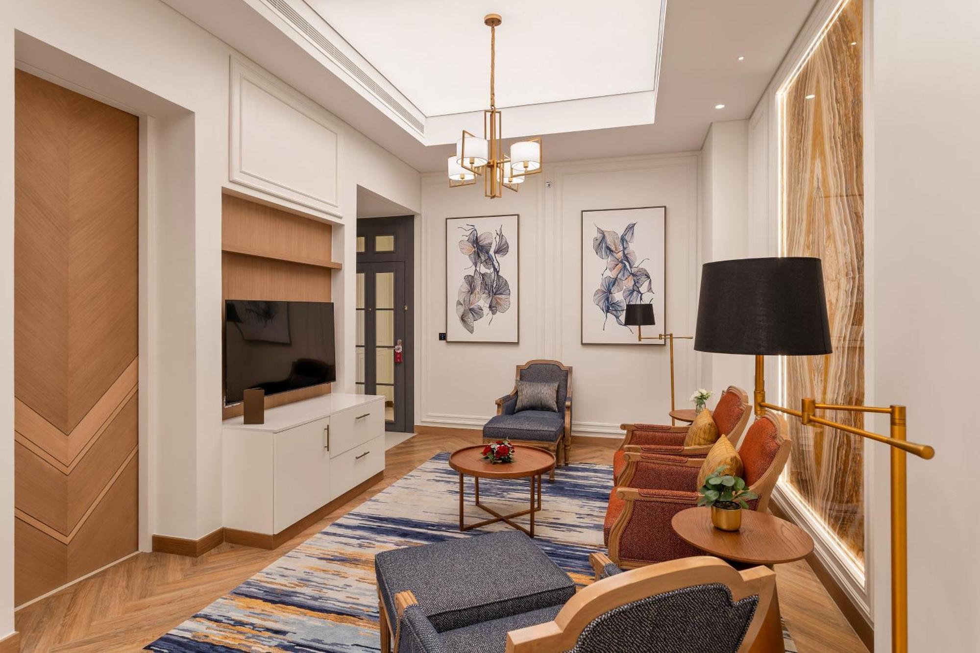 Ajman Hotel & Villas By Blazon Hotels Εξωτερικό φωτογραφία A living room in a suite at the hotel
